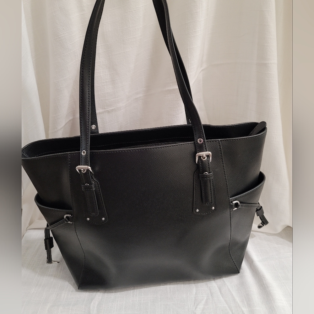 Michael Kors Voyager Saffiano Black Leather Tote Bag - Picture 5 of 15